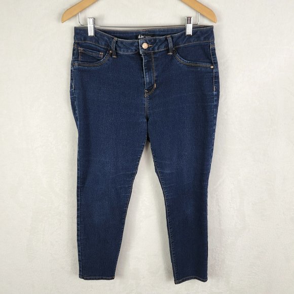 d. jeans Denim - d. jeans high rise curvy fit crop jeans. EUC 14